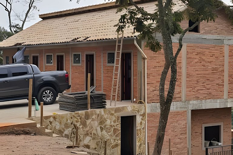 Villa da Serra Suítes Ar condicionado 700m do centrinho